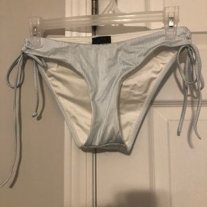 3/$15 🔸 L.A. Hearts bikini bottom size S